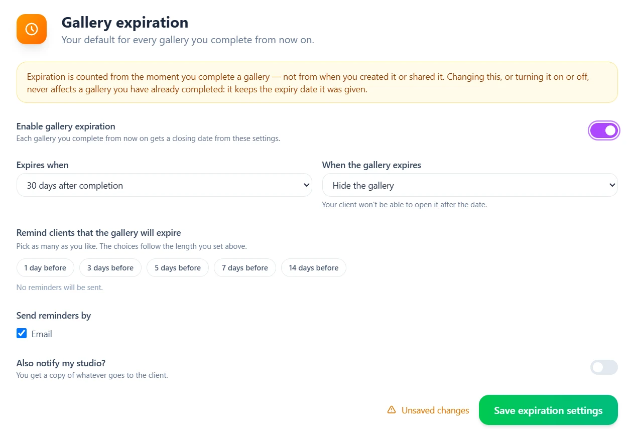 Gallery expiration settings in Viewdora Studio: an on/off switch, an "Expires when" choice set to 30 days after completion, what happens when the gallery expires, and reminder options from 1 to 14 days before.